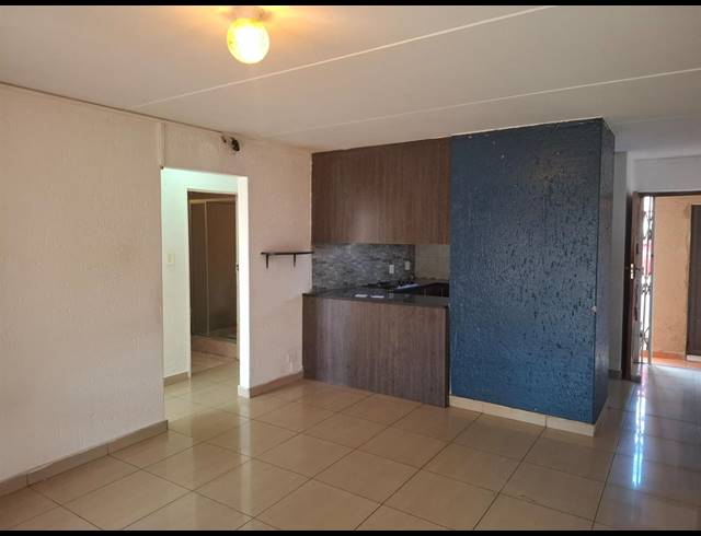 2 BEDROOM TOWNHOUSE FOR SALE IN MONDEOR